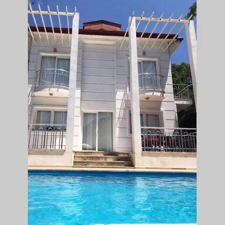 Villa Goekyuezue Villa *
